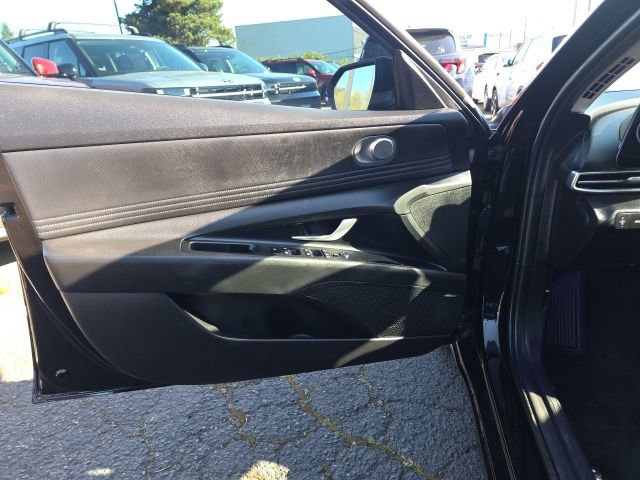 Used 2023 Hyundai Elantra Limited w/ Cargo Package image 8