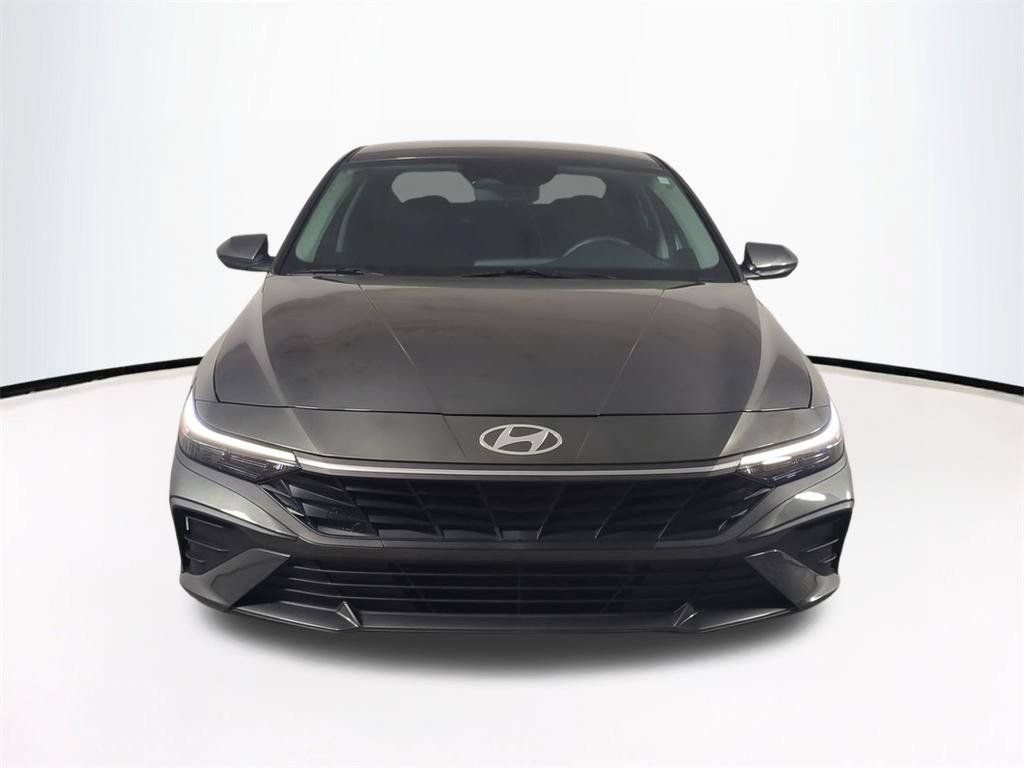 Used 2025 Hyundai Elantra Hybrid FWD image 3