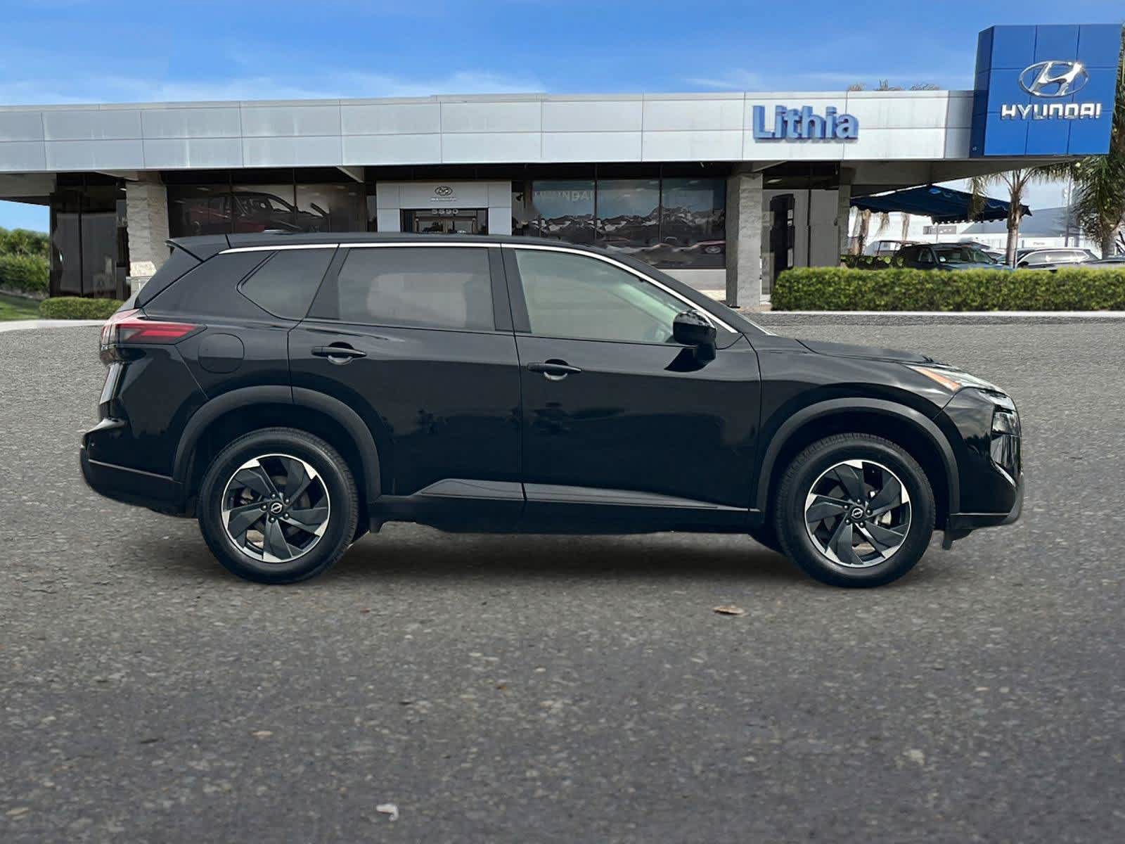 Used 2025 Nissan Rogue SV AWD/4WD image 9