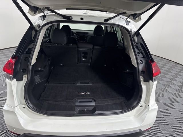 Used 2019 Nissan Rogue SV image 14