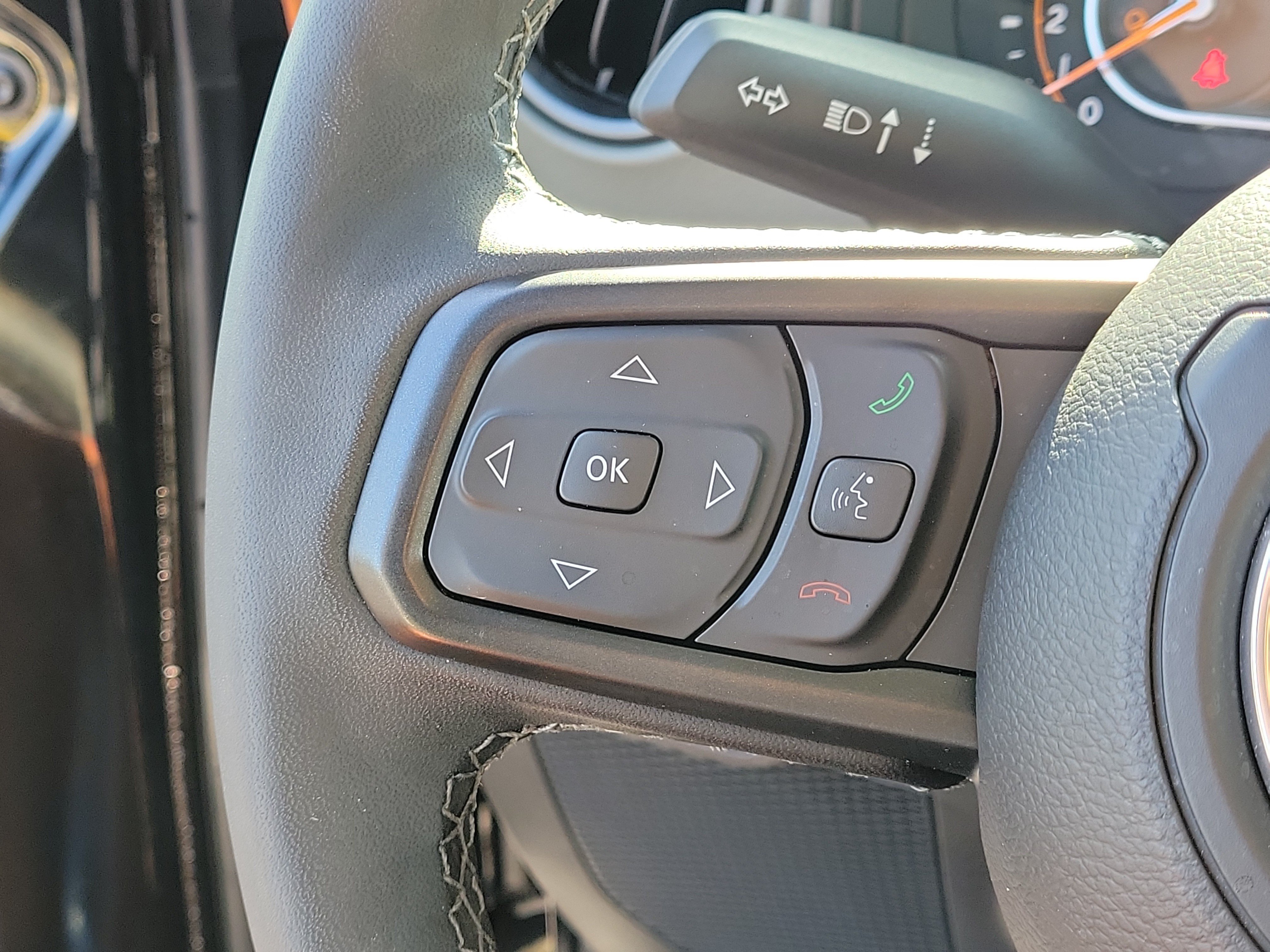 Used 2025 Jeep Gladiator Mojave w/ Convenience Group AWD/4WD image 31