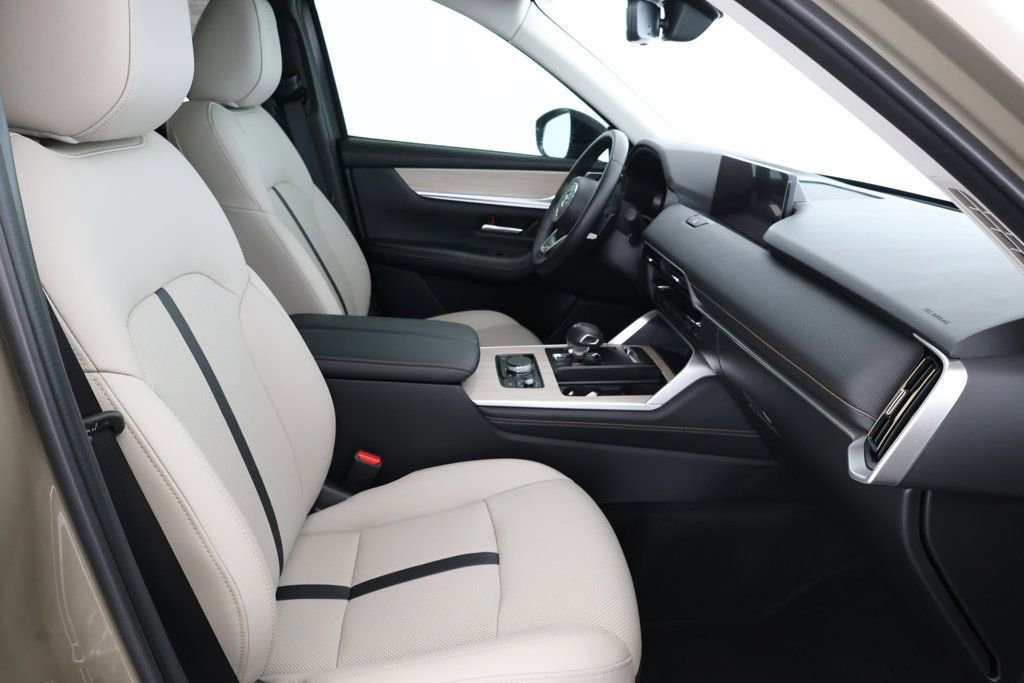 Used 2025 MAZDA CX-70 Plug-In Hybrid w/ Premium Pkg image 24