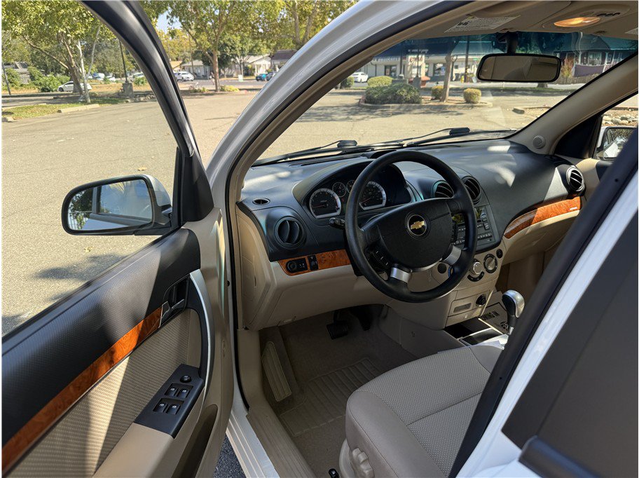 Used 2011 Chevrolet Aveo LT w/ Power and Convenience Package FWD image 9