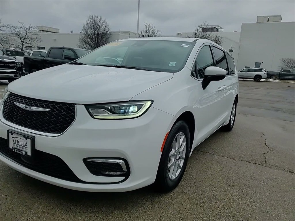 Used 2023 Chrysler Pacifica Touring-L image 20