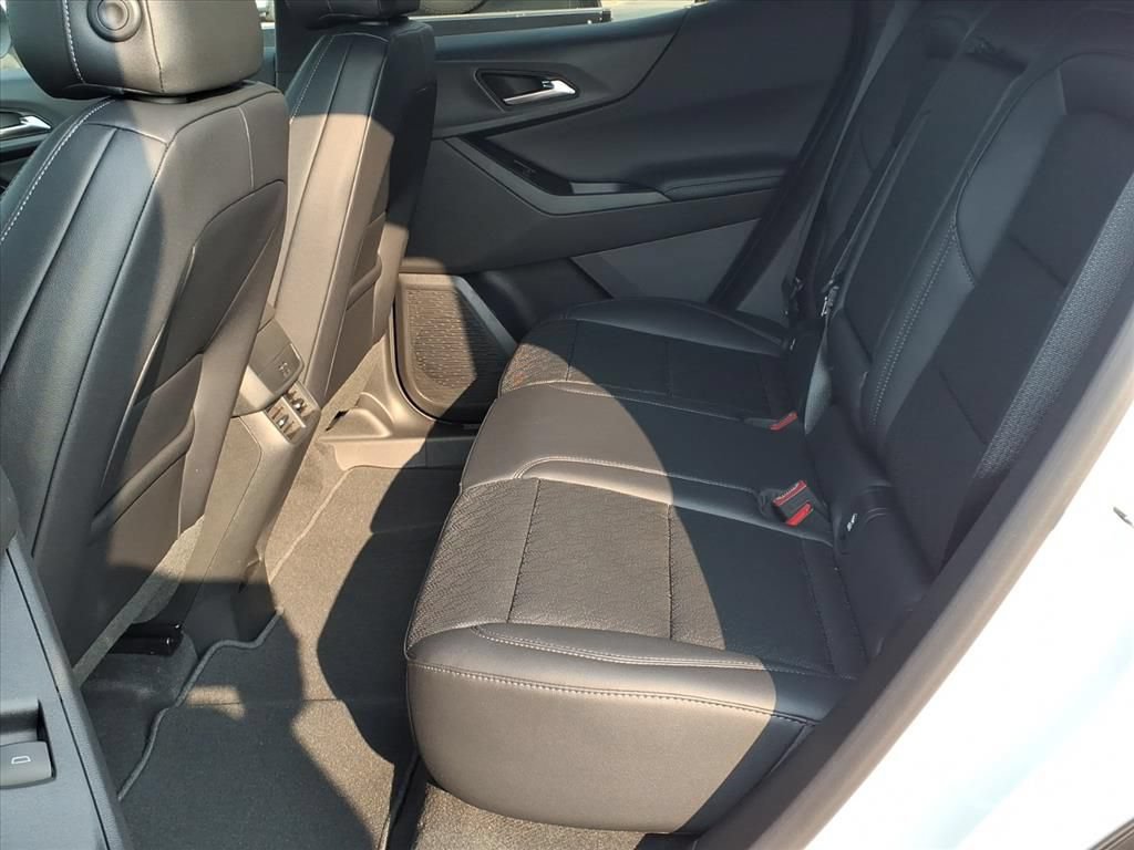 New 2027 Chevrolet Equinox LT w/ Convenience Package II FWD image 17