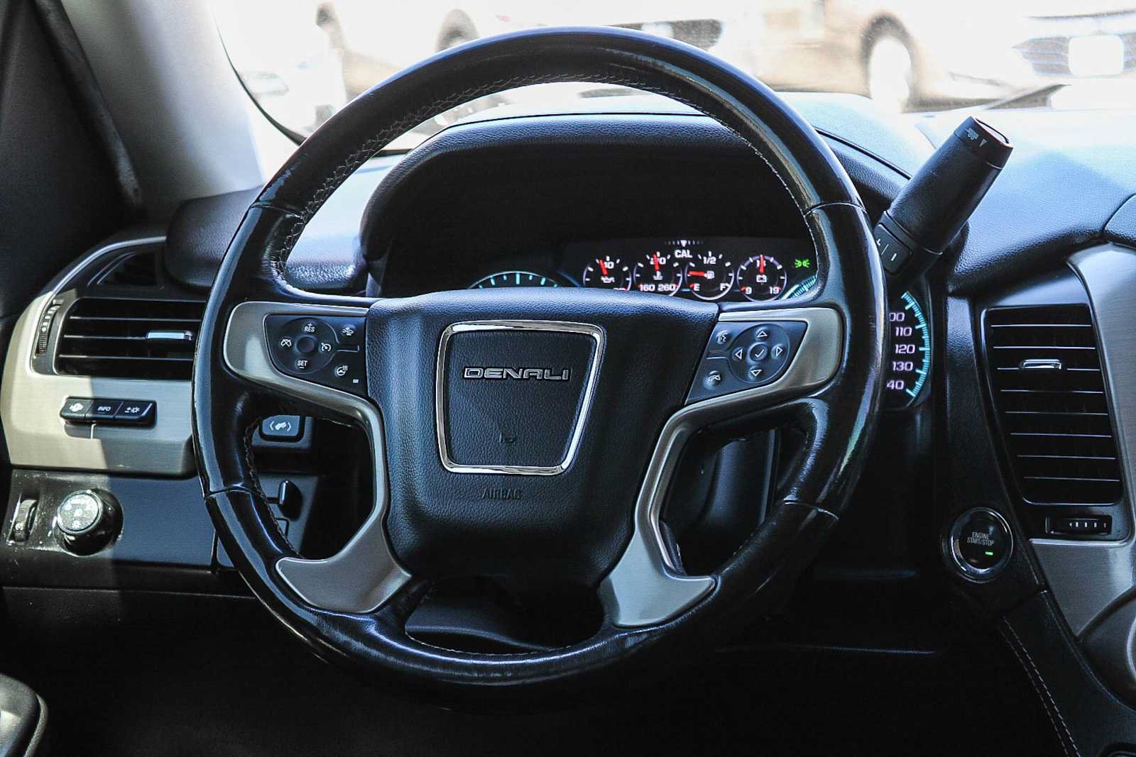 Used 2018 GMC Yukon XL Denali RWD image 15