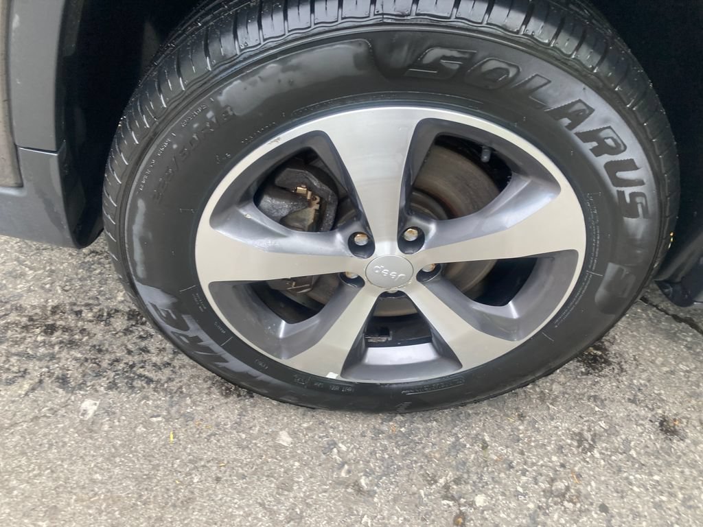 Used 2020 Jeep Cherokee Limited AWD/4WD image 31
