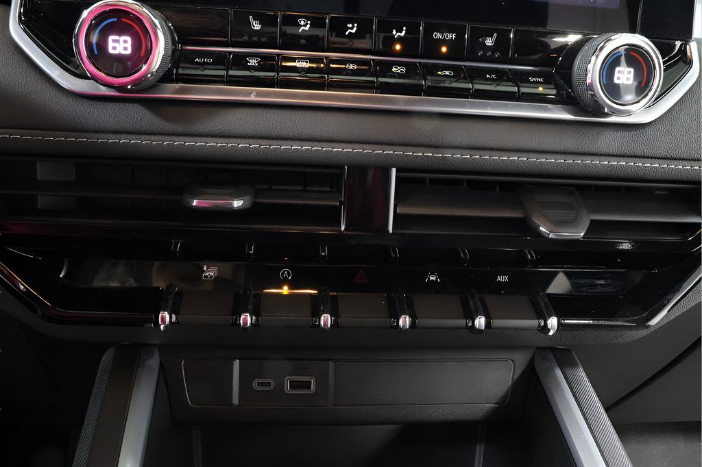 Used 2023 Chevrolet Colorado LT w/ LT Convenience Package III image 10