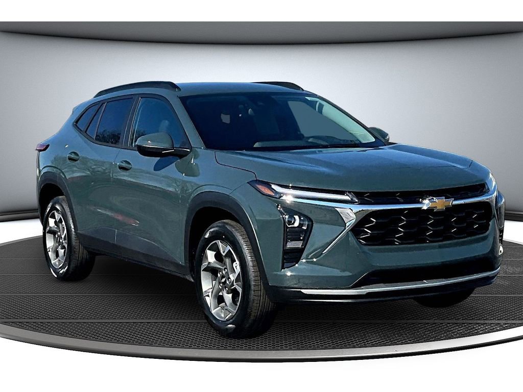 New 2026 Chevrolet Trax LT w/ Driver Confidence Package FWD image 2