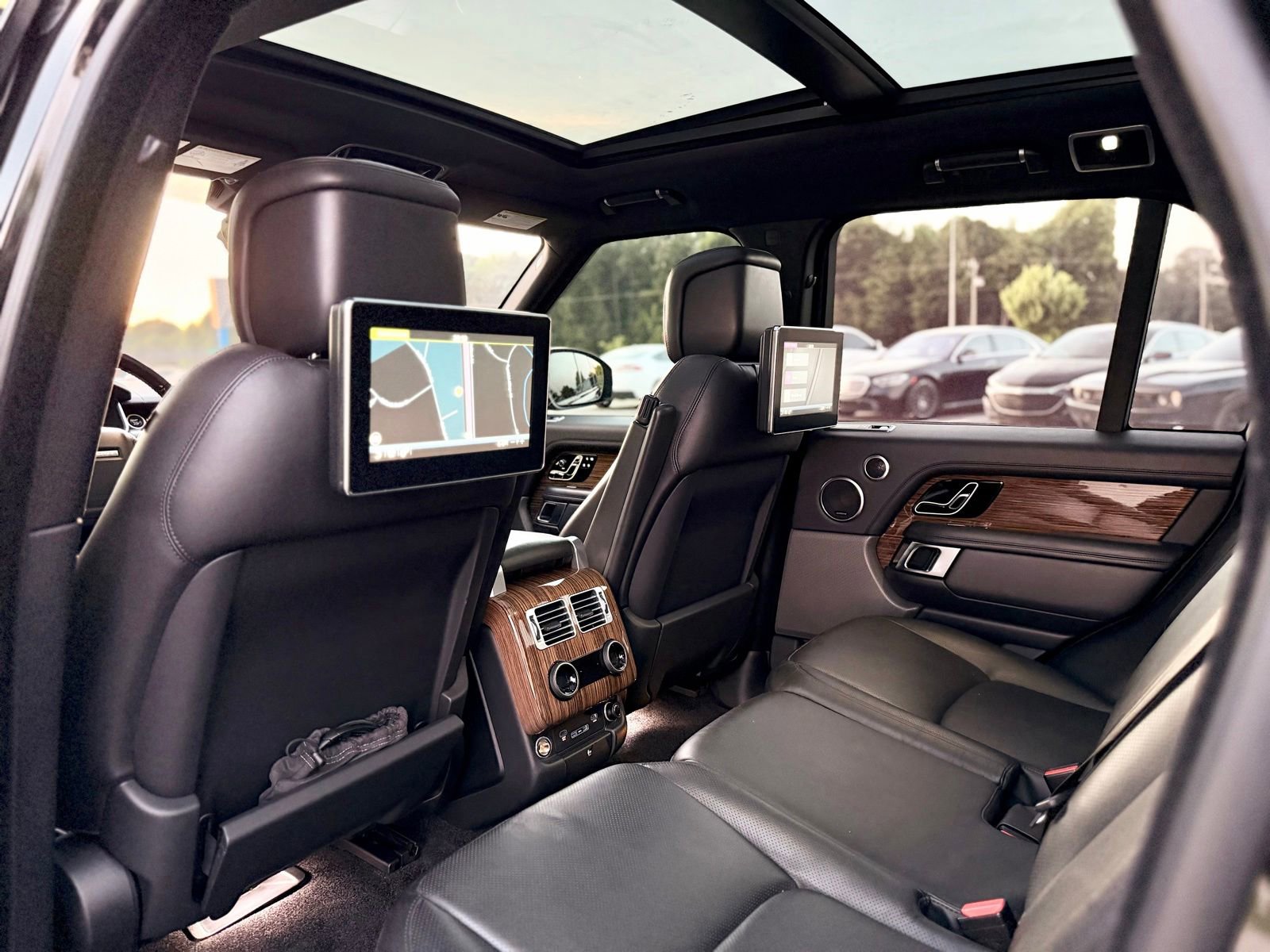 Used 2018 Land Rover Range Rover Supercharged AWD/4WD image 23