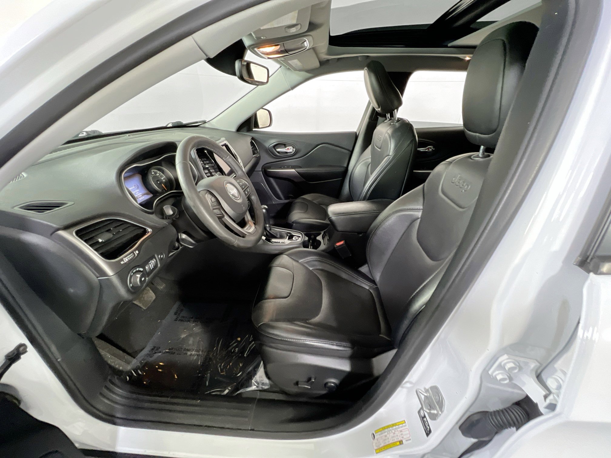 Used 2022 Jeep Cherokee Limited image 20