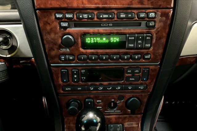 Used 2003 Ford Thunderbird image 29