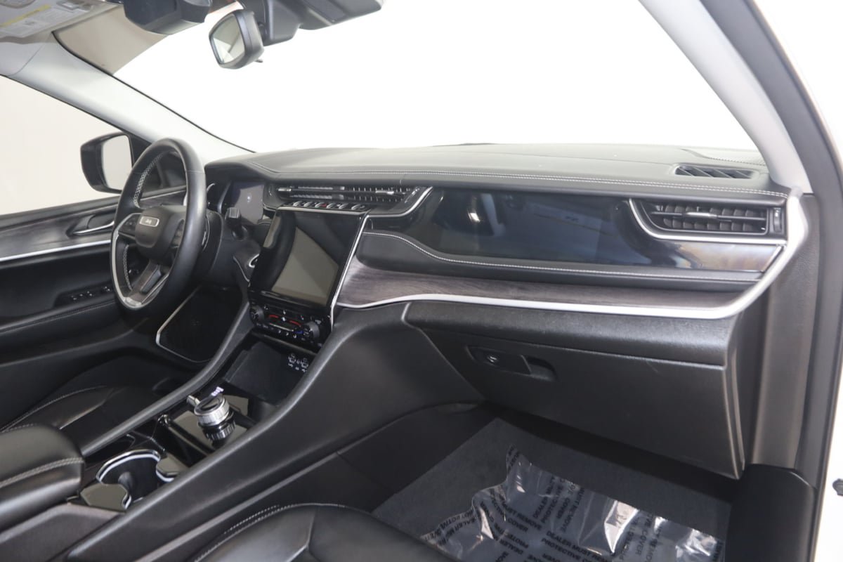 Used 2022 Jeep Grand Cherokee L Limited AWD/4WD image 39
