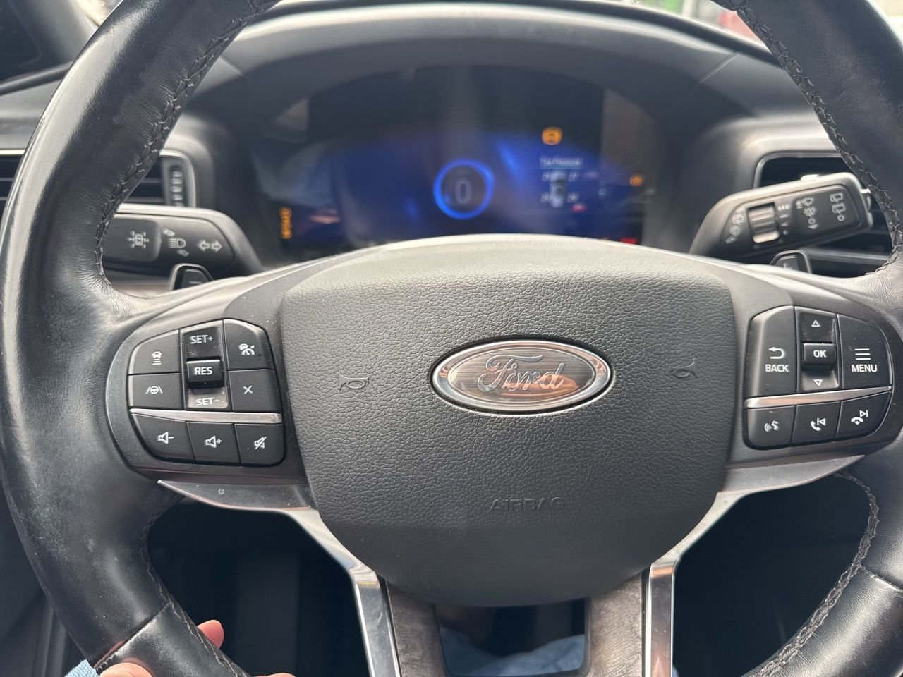 Used 2020 Ford Explorer Platinum w/ Premium Technology Package AWD/4WD image 9