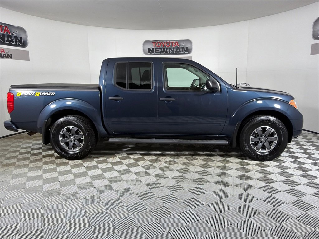 Used 2018 Nissan Frontier SV image 2