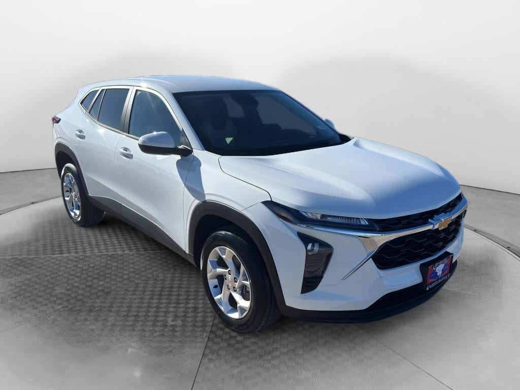 New 2026 Chevrolet Trax LS w/ LS Convenience Package FWD image 3