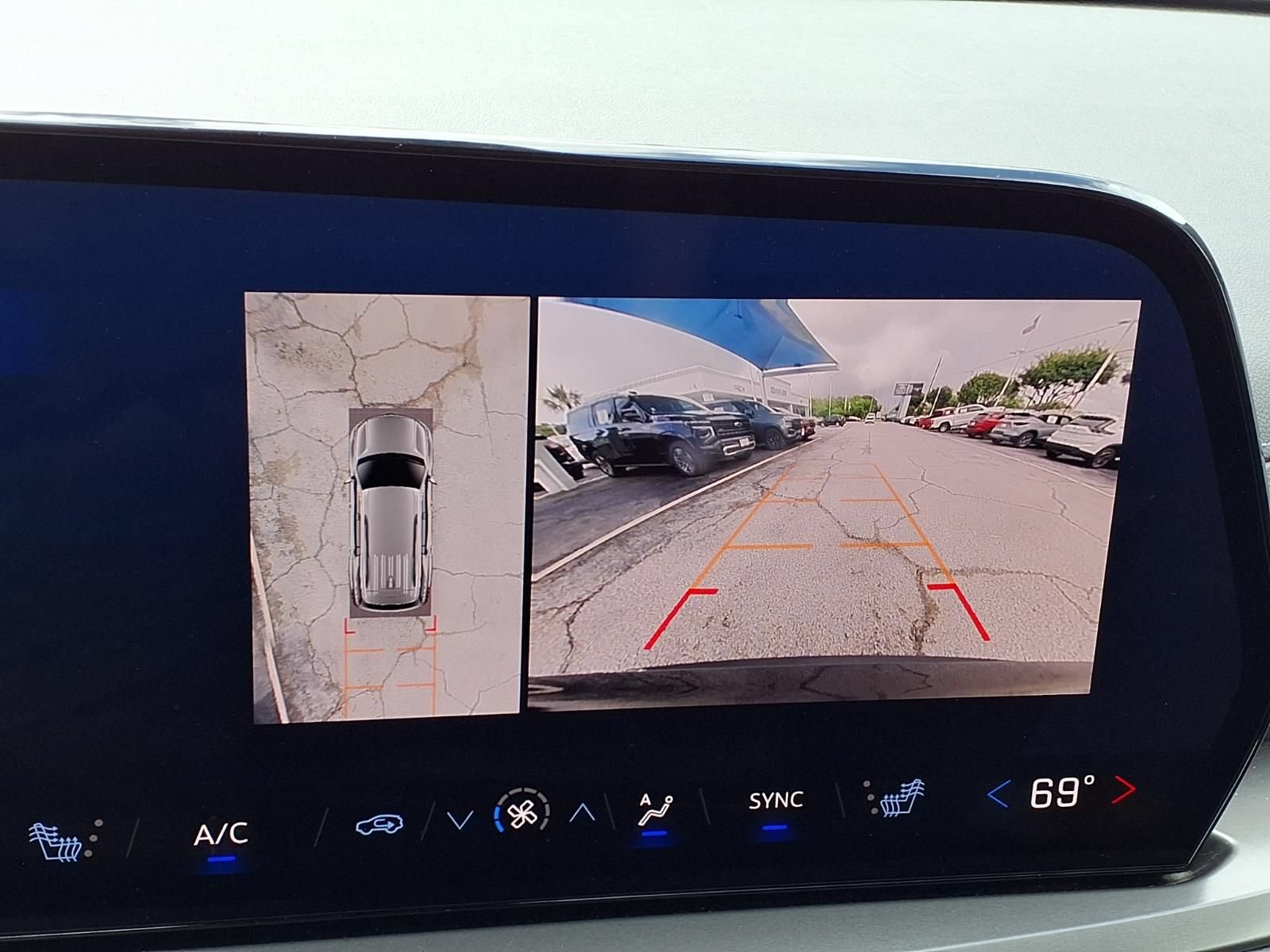 Used 2024 Chevrolet Traverse LT AWD/4WD image 4