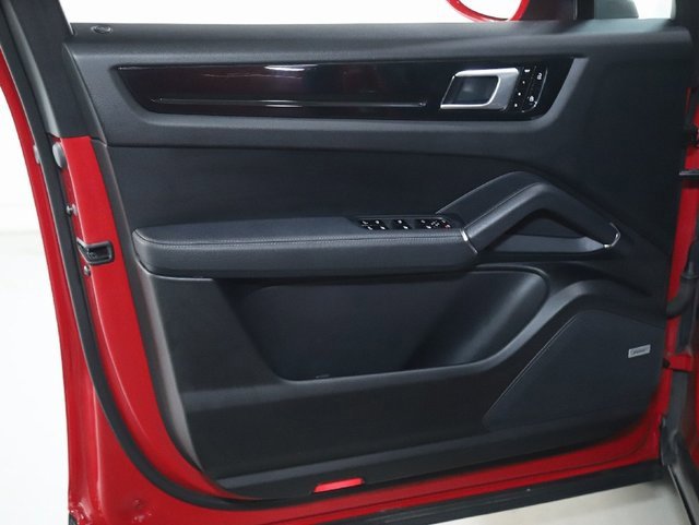 Used 2021 Porsche Cayenne Coupe image 33
