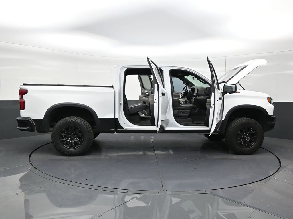 Used 2022 Chevrolet Silverado 1500 ZR2 w/ Technology Package image 29
