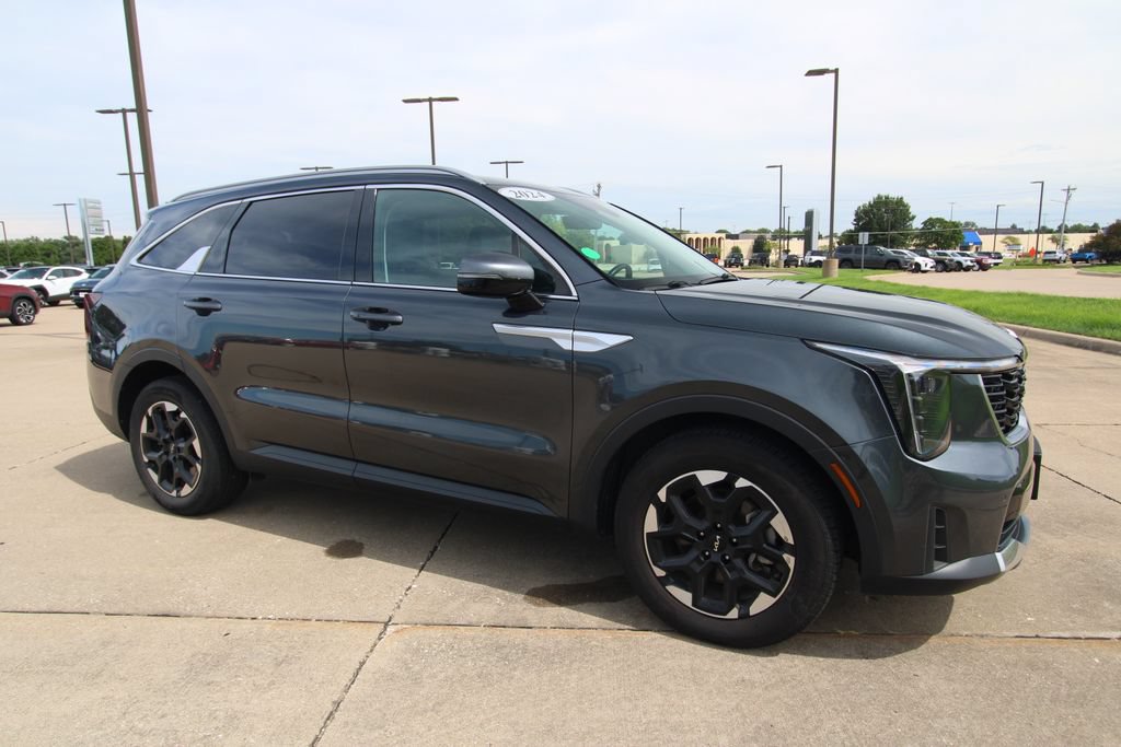 Used 2024 Kia Sorento S FWD image 3