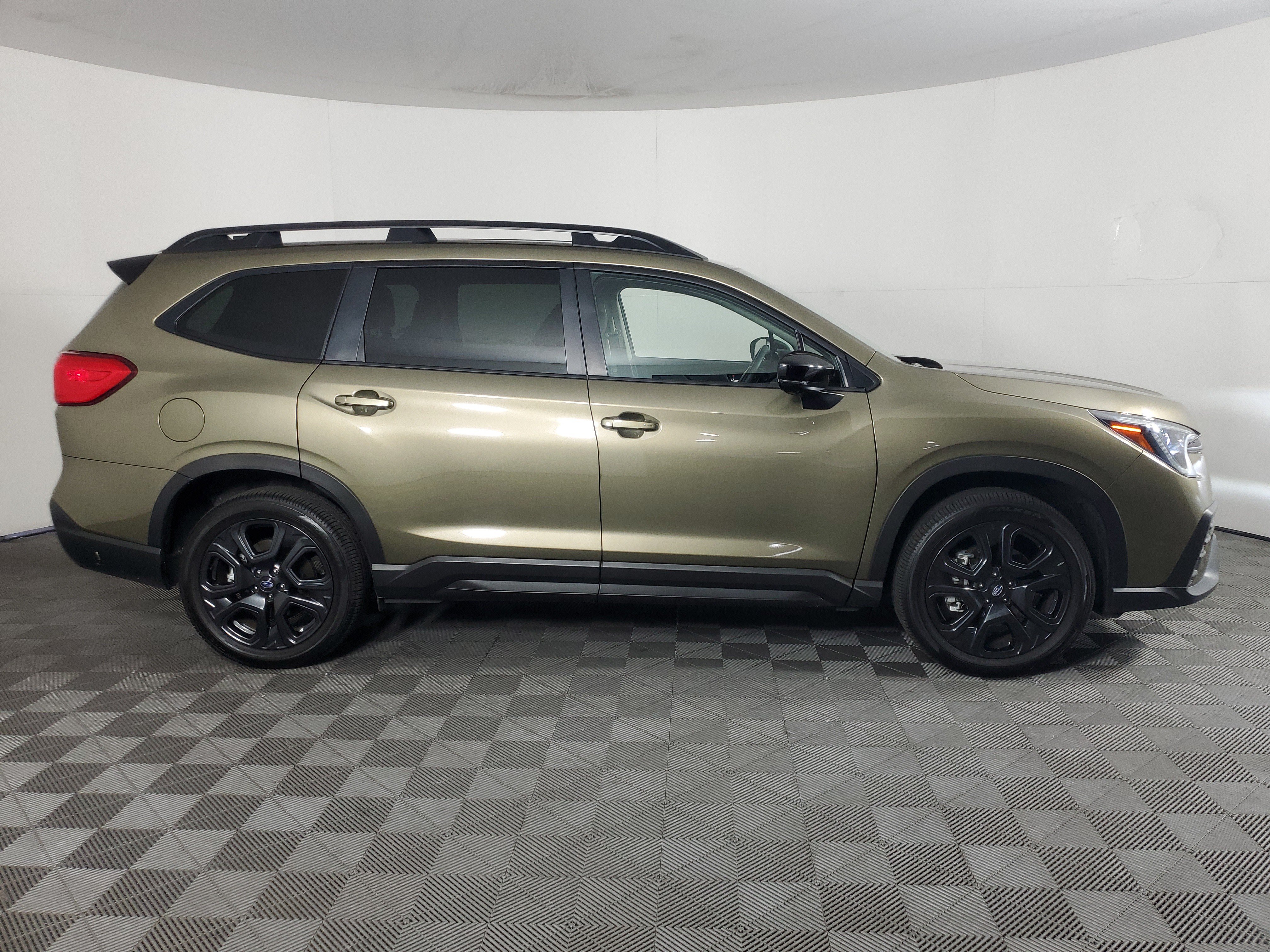 Used 2025 Subaru Ascent Bronze Edition w/ Popular Package #2 AWD/4WD image 3