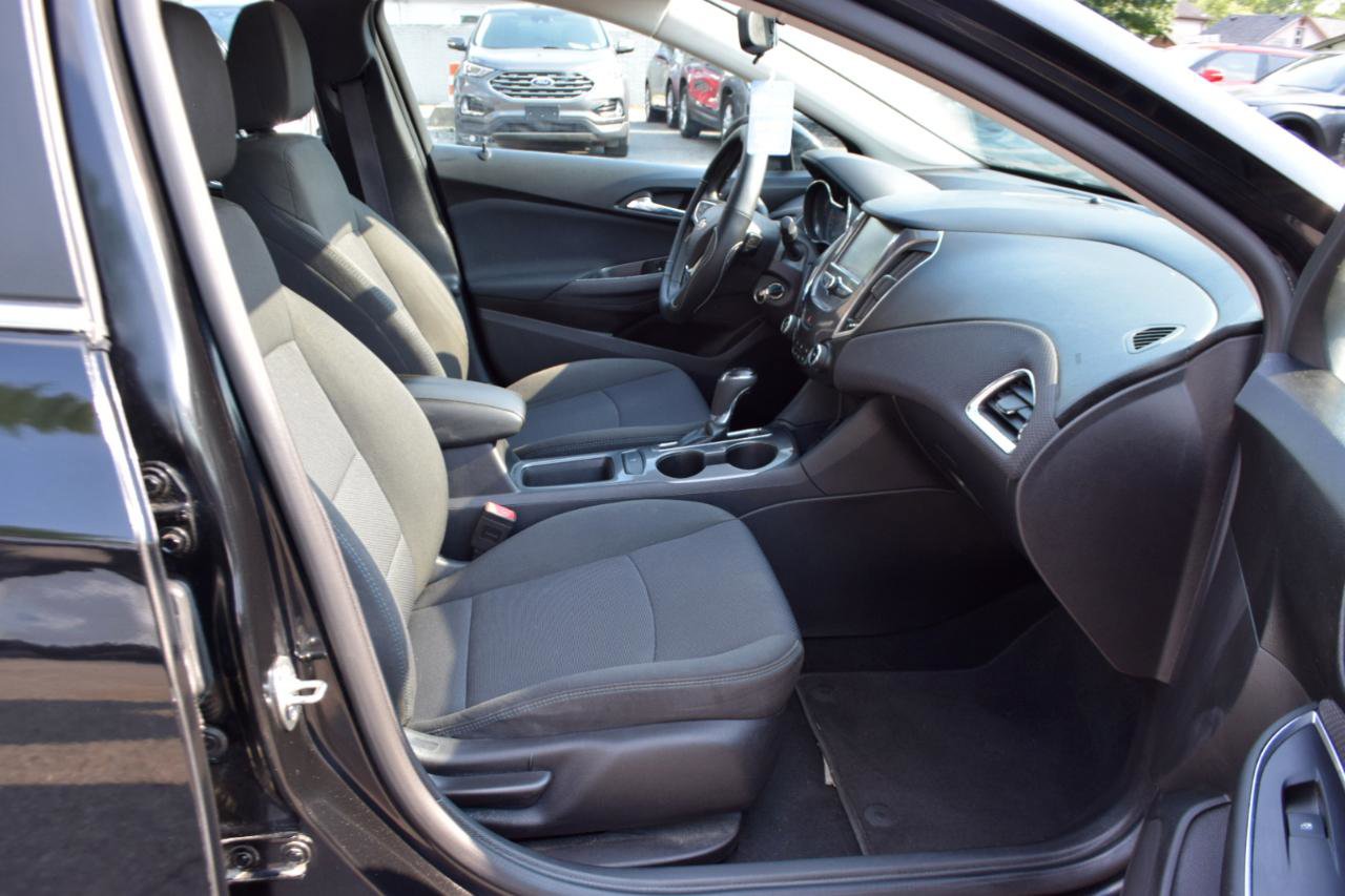 Used 2017 Chevrolet Cruze LT FWD image 26