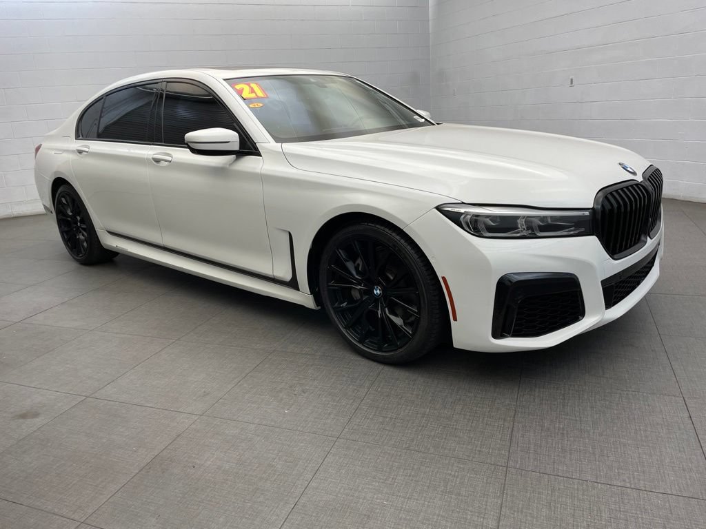 Used 2021 BMW 740i w/ M Sport Package RWD image 4