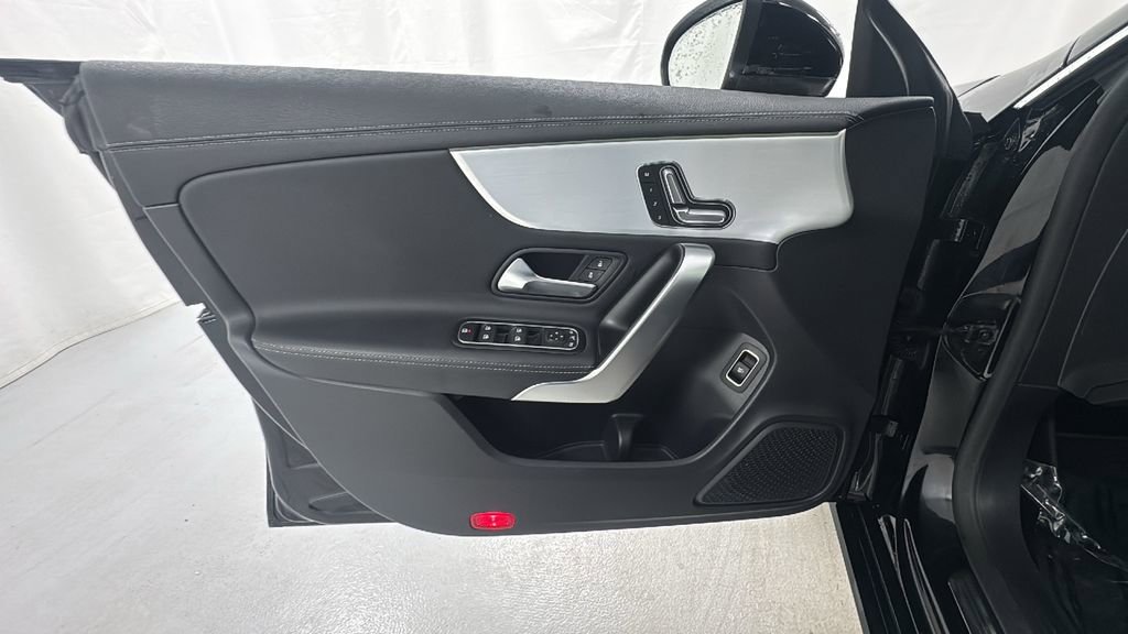 Used 2025 Mercedes-Benz CLA 250 4MATIC image 17