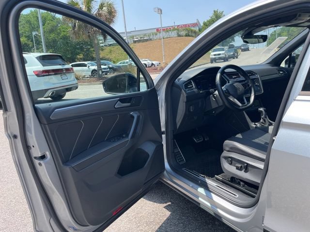 Used 2023 Volkswagen Tiguan SE R-Line FWD image 4