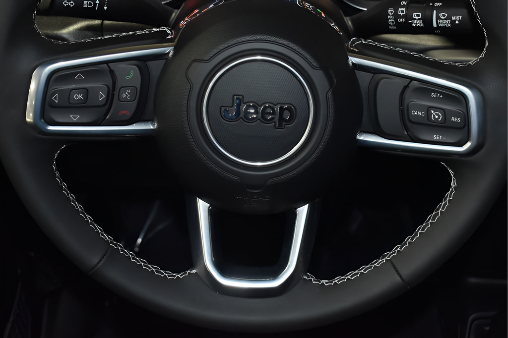 Used 2023 Jeep Wrangler Unlimited Sahara AWD/4WD image 26