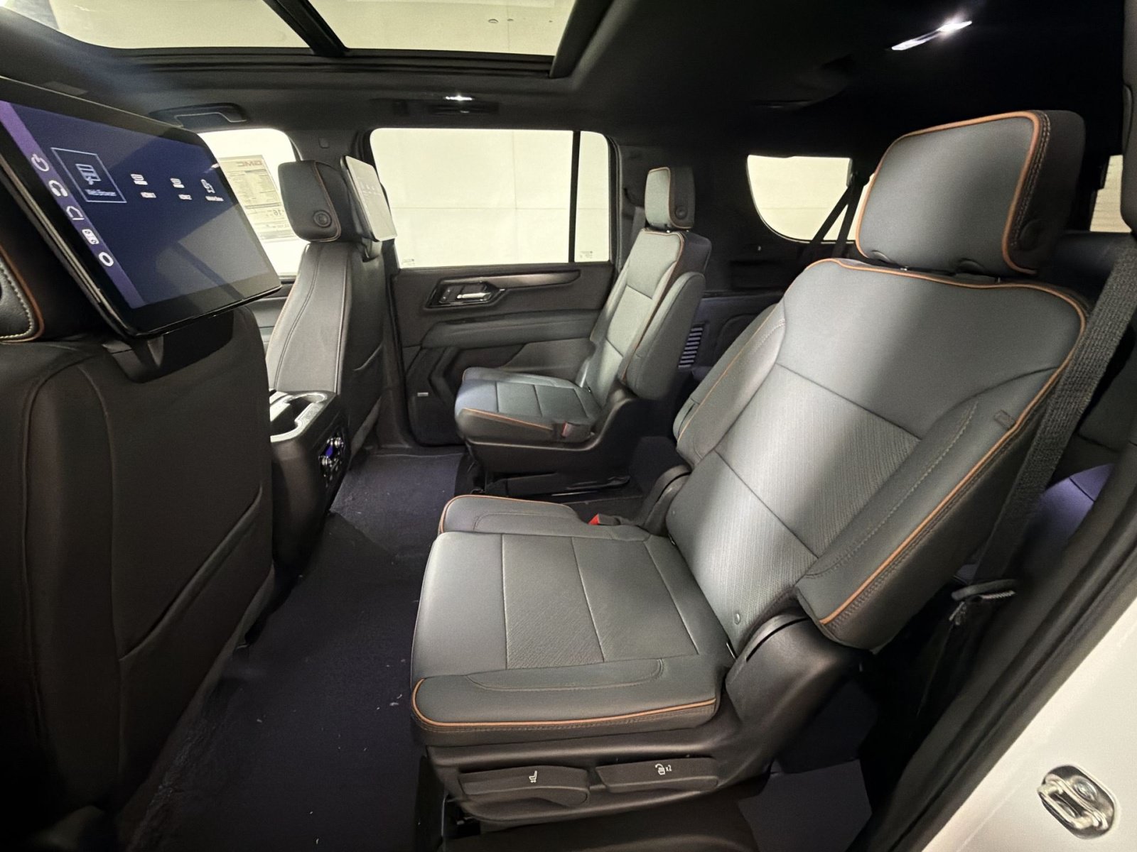 New 2026 GMC Yukon XL AT4 w/ AT4 Premium Plus Package AWD/4WD image 25