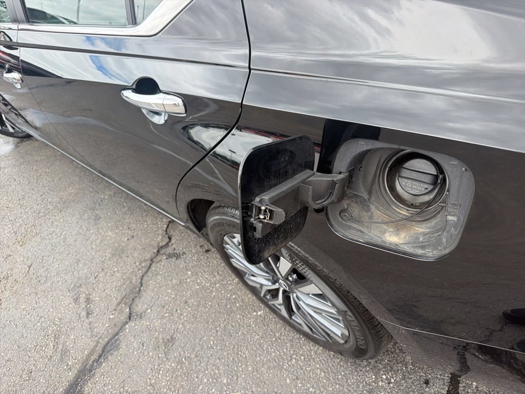 Used 2025 Nissan Altima 2.5 SV FWD image 50