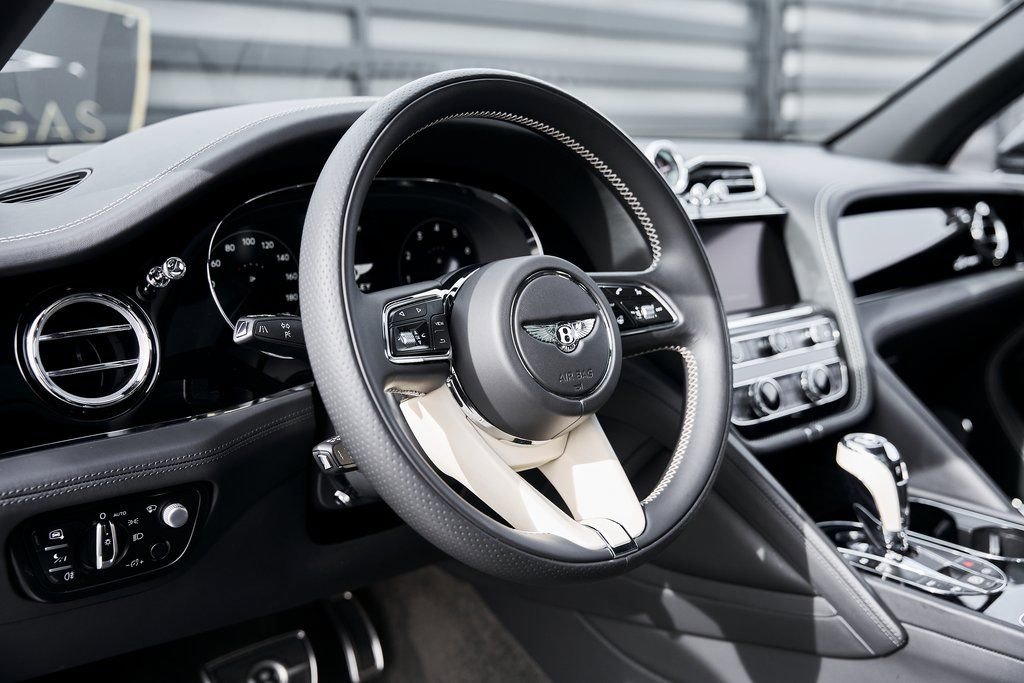 Used 2023 Bentley Bentayga Extended Wheelbase AWD/4WD image 37