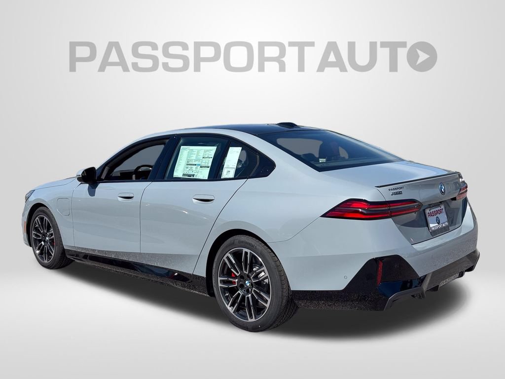 New 2027 BMW 550e xDrive w/ Premium Package AWD/4WD image 4