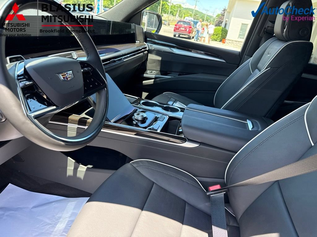 Used 2026 Cadillac Escalade Luxury AWD/4WD image 34