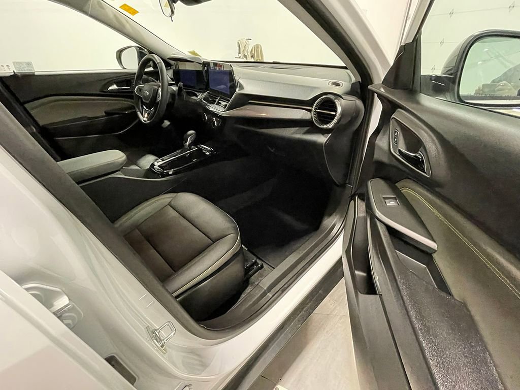 Used 2025 Chevrolet Trax ACTIV w/ Sunroof Package FWD image 25