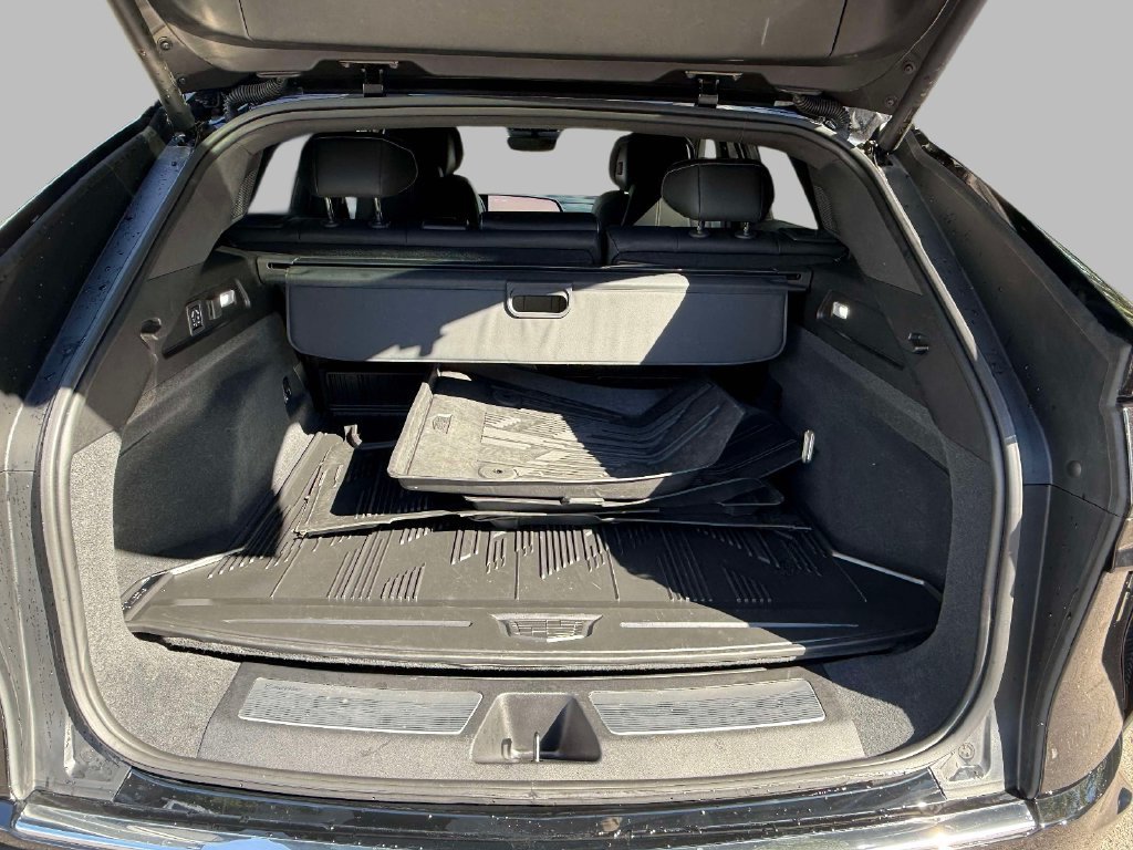Used 2025 Cadillac Lyriq Luxury w/ LPO, Floor Liner Package AWD/4WD image 17