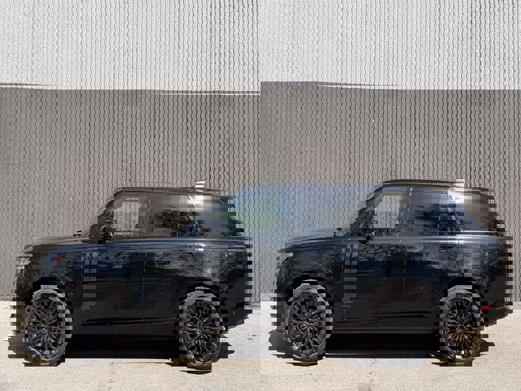 Used 2023 Land Rover Range Rover SE AWD/4WD image 4