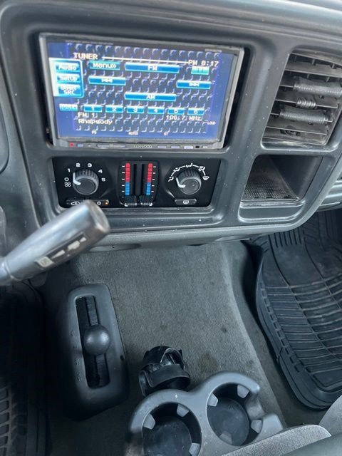 Used 2005 Chevrolet Silverado 2500 LS w/ Heavy-Duty Power Package AWD/4WD image 14