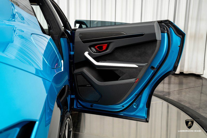 Used 2025 Lamborghini Urus SE image 52