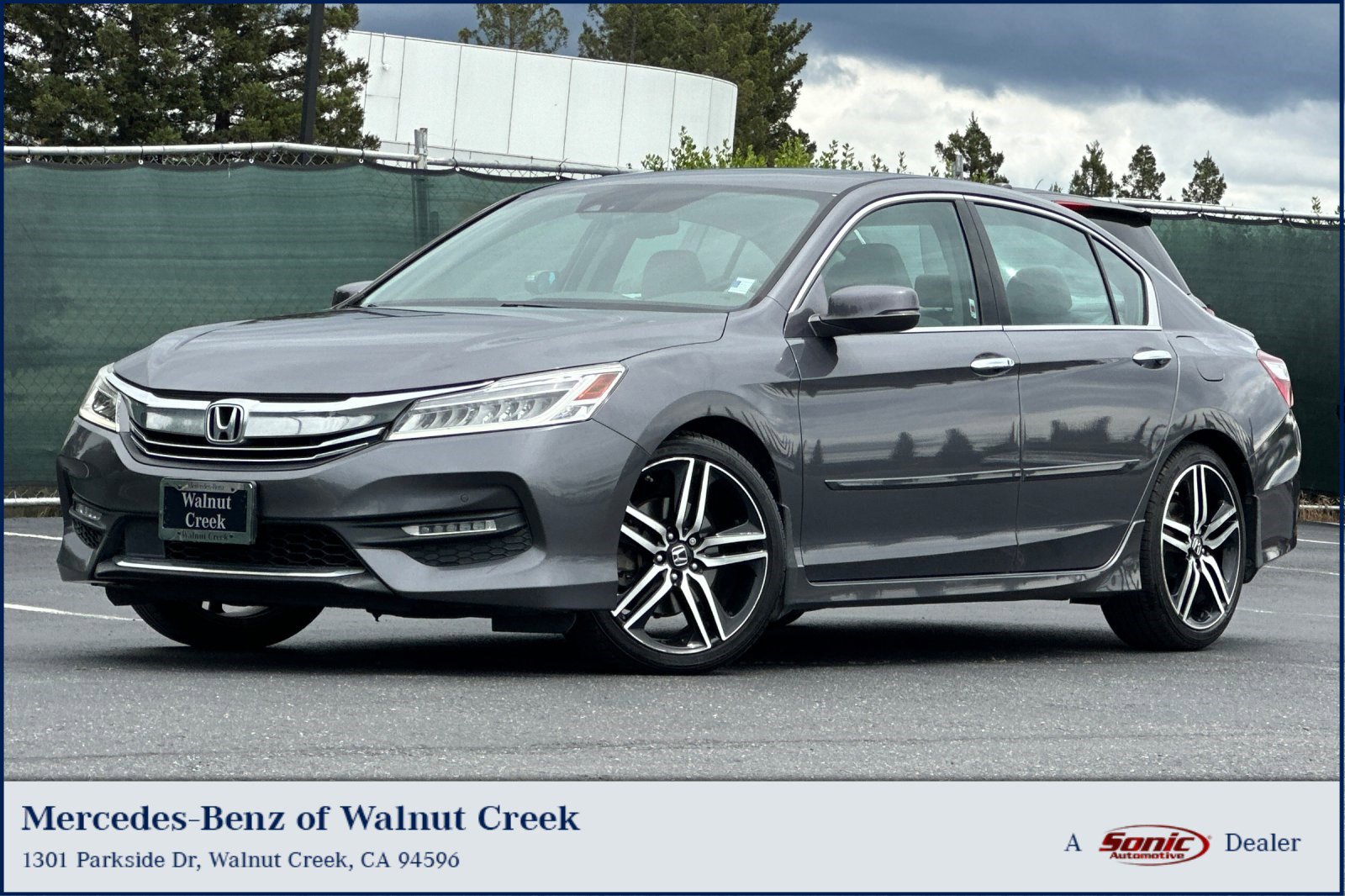 Used 2017 Honda Accord Touring image 1