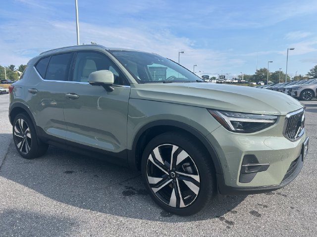 Certified 2024 Volvo XC40 B5 Ultimate w/ Climate Package