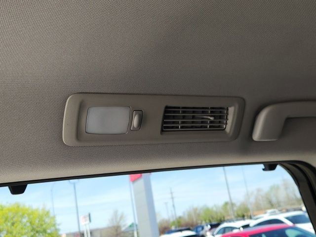 Used 2024 Nissan Pathfinder SL w/ Black Appearance Package image 31