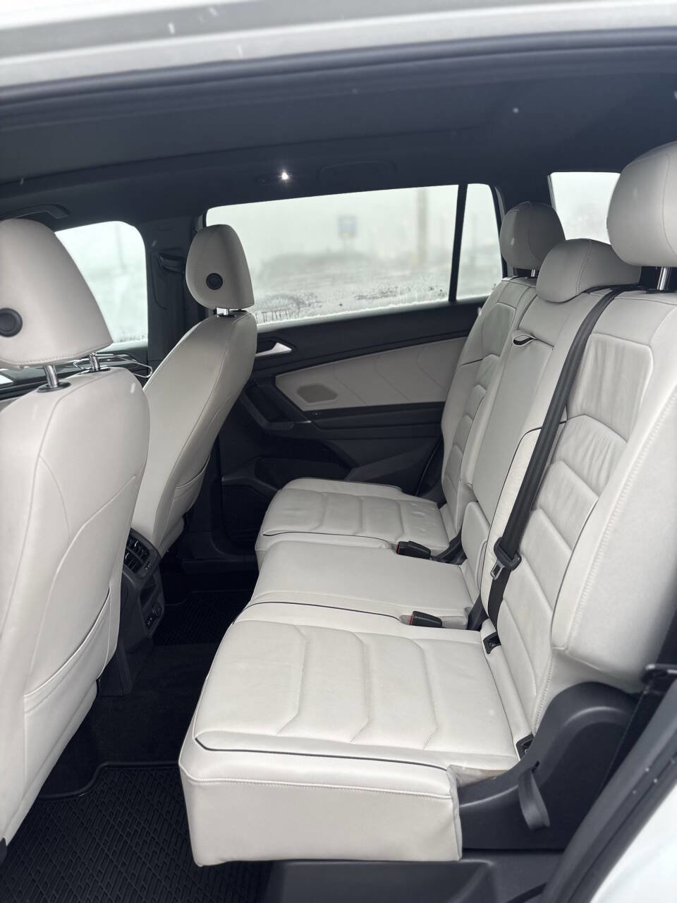 Used 2020 Volkswagen Tiguan SEL Premium R-Line w/ 3rd Row Seat Package AWD/4WD image 13