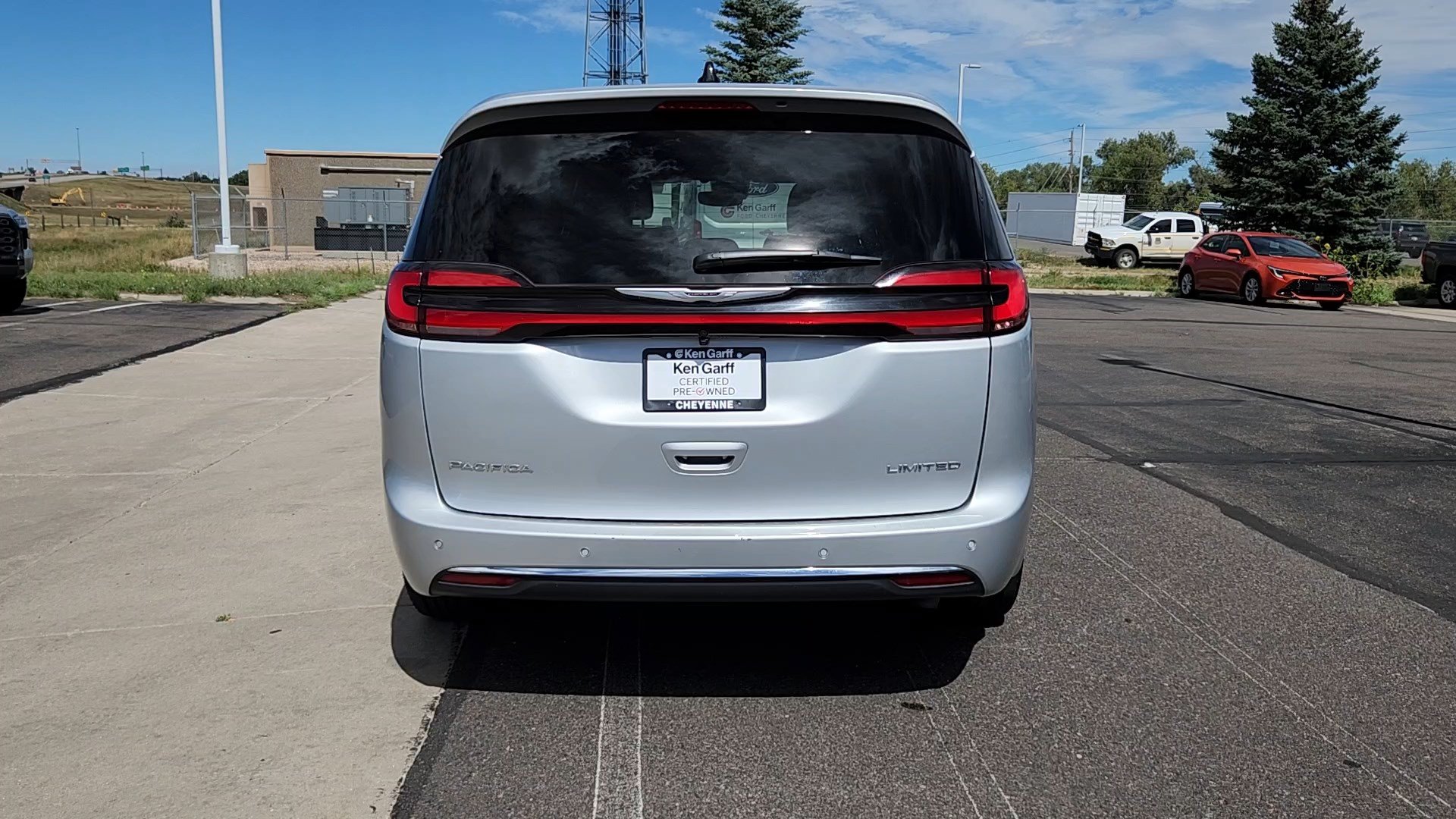 Used 2026 Chrysler Pacifica Limited FWD image 22