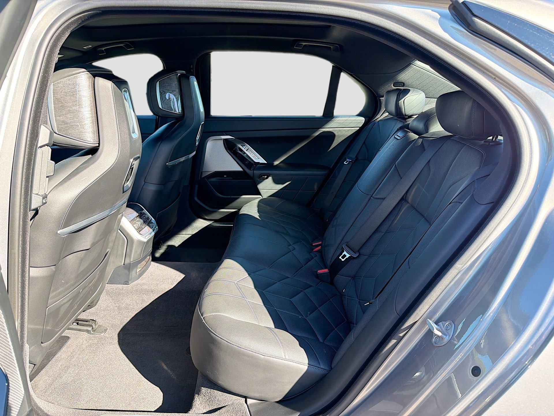 Certified 2024 BMW 740i image 22