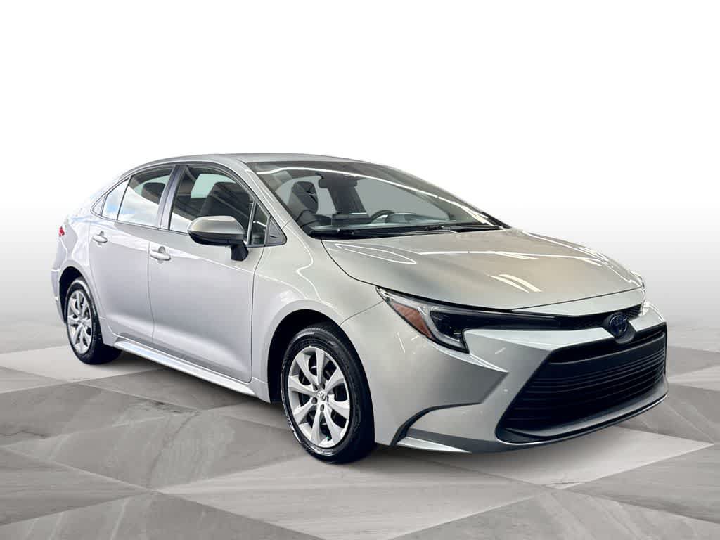 Used 2025 Toyota Corolla LE w/ Convenience Package FWD image 2
