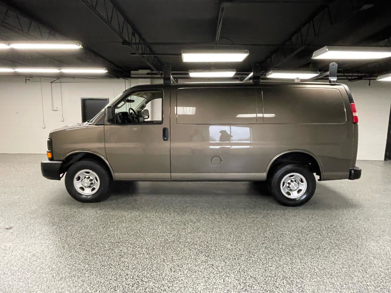 Used 2016 Chevrolet Express 2500 image 6