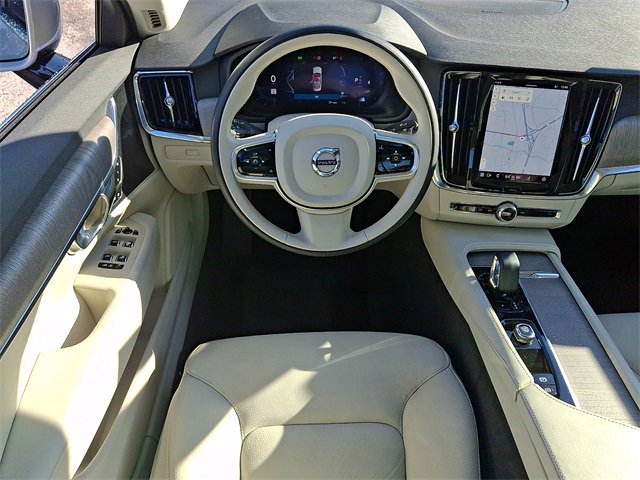 Used 2023 Volvo S90 B6 Plus image 11