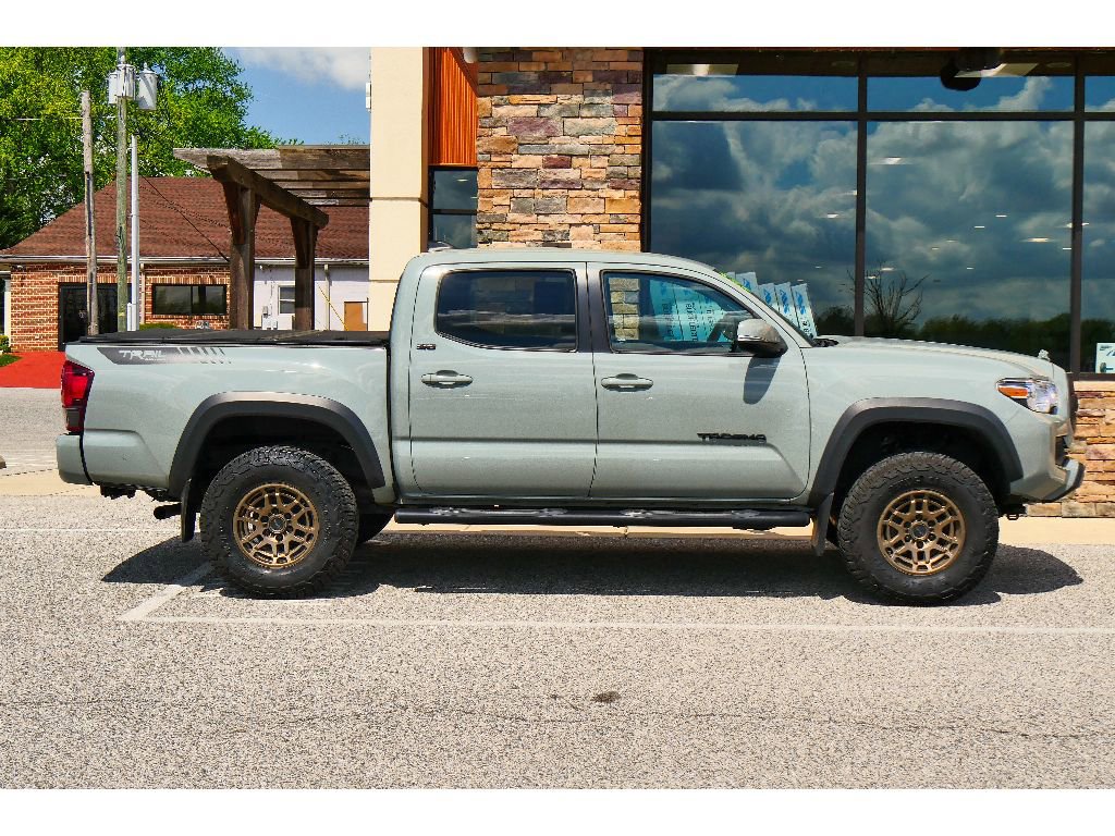 Used 2022 Toyota Tacoma SR5 w/ Trail Edition image 2